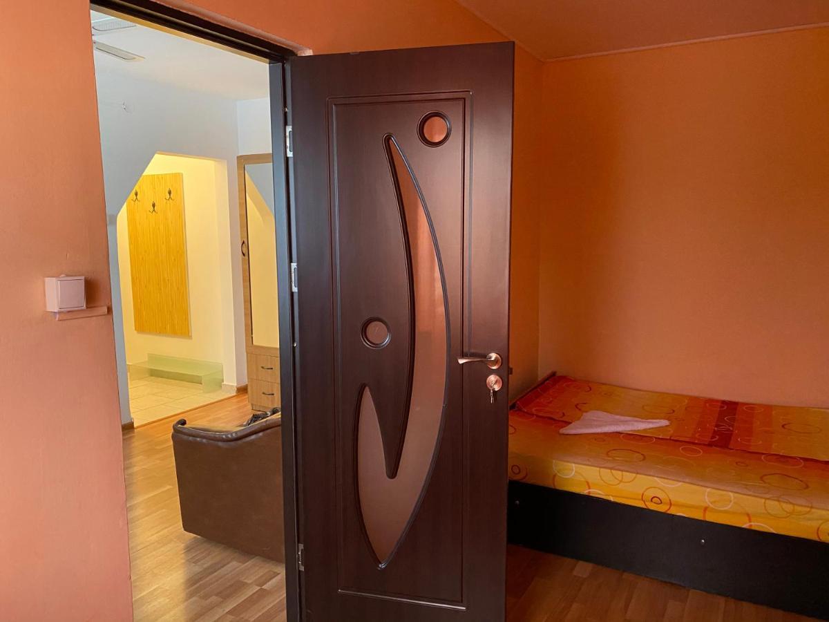 Cozy Apartments Bacău Buitenkant foto