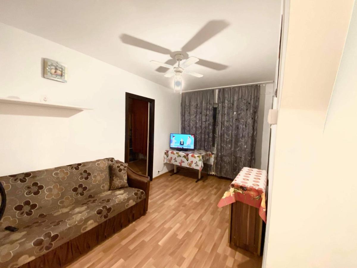 Cozy Apartments Bacău Buitenkant foto